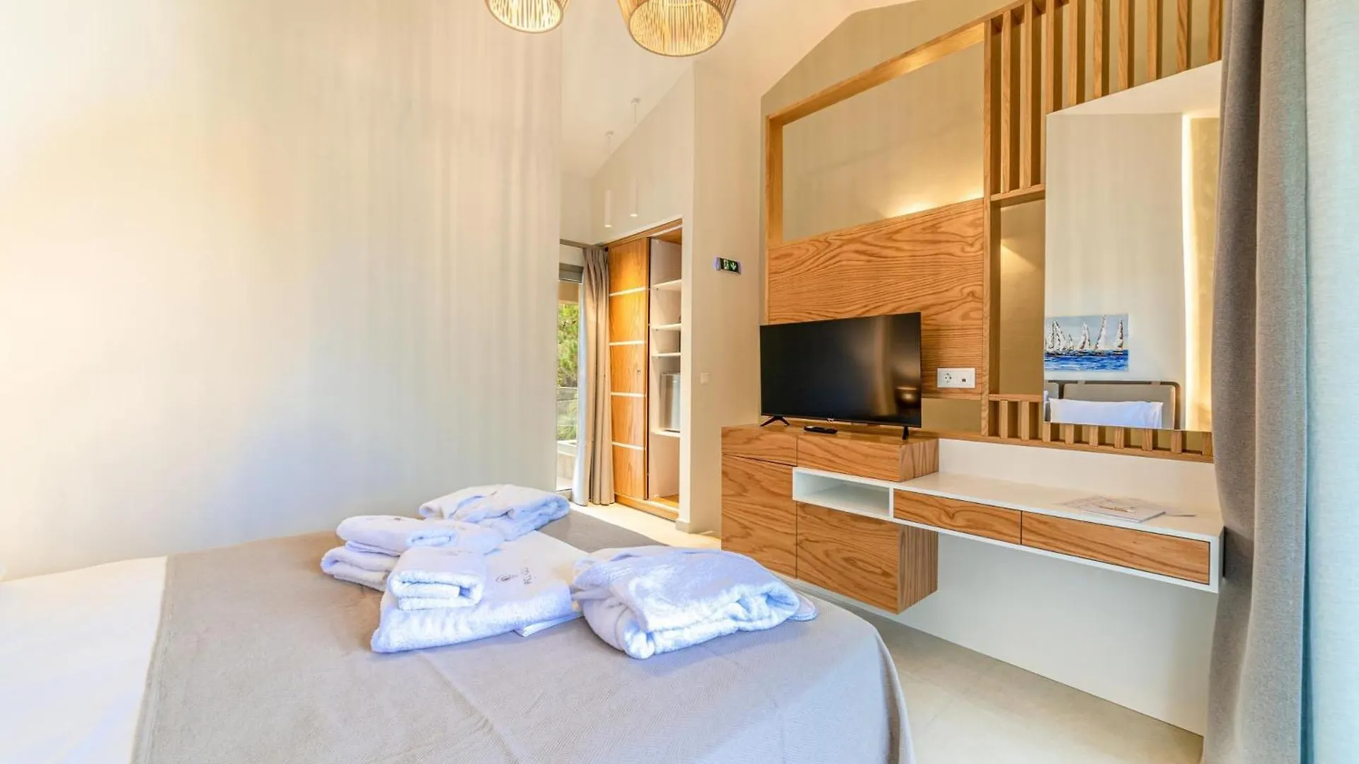 Pelagus Luxury Villas Polychrono